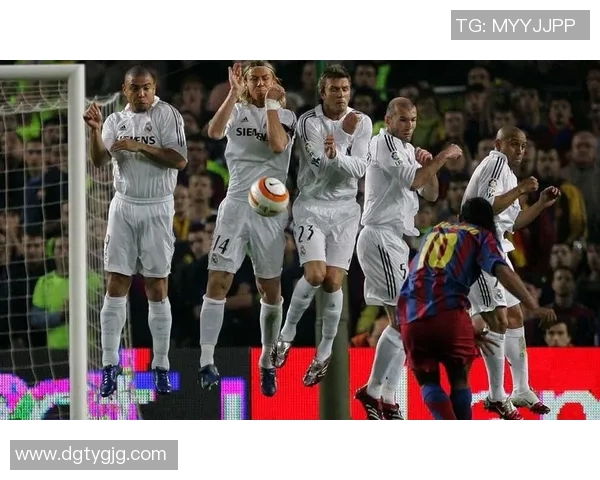 足球明星小罗拼图的传奇之路与辉煌瞬间回顾