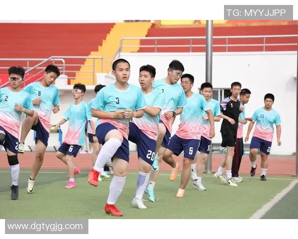 天赋异禀的足球少年如何在绿茵场上书写传奇人生 天赋异禀的足球少年如何在绿茵场上书写传奇人生