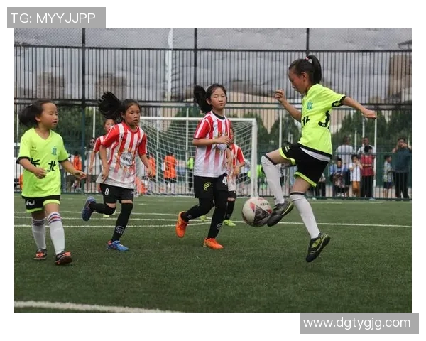 真假足球明星大对比揭秘谁是真正的绿茵场英雄与虚幻偶像 真假足球明星大对比揭秘谁是真正的绿茵场英雄与虚幻偶像