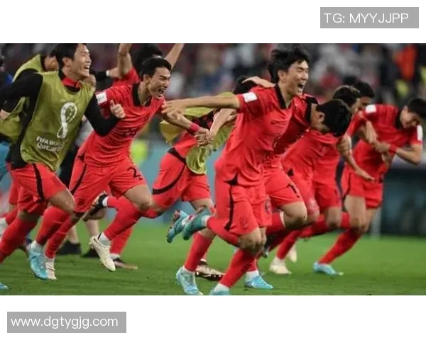 香港足球明星队与韩国强队激战精彩对决展现足球魅力与团队精神 香港足球明星队与韩国强队激战精彩对决展现足球魅力与团队精神