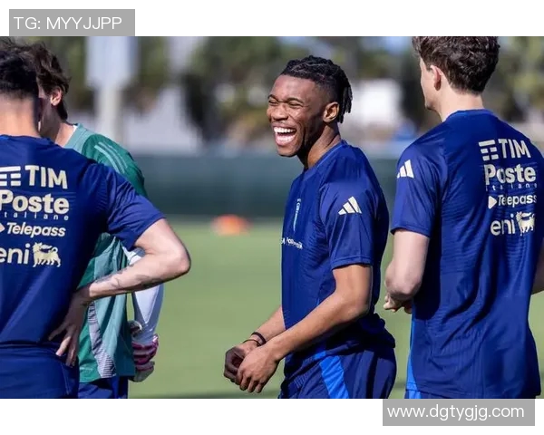 意大利足球明星花花公子的奢华生活与场外魅力揭秘