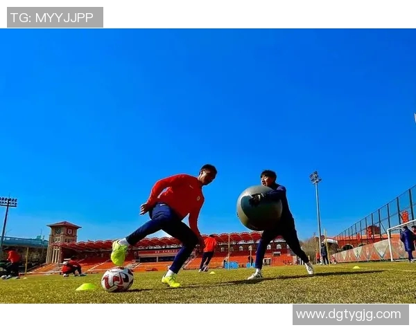 足球明星与模特的浪漫情缘揭秘为何他们总是青睐于美丽的身影