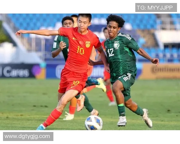 足球明星展现多才多艺篮球技能同样出色引发球迷热议